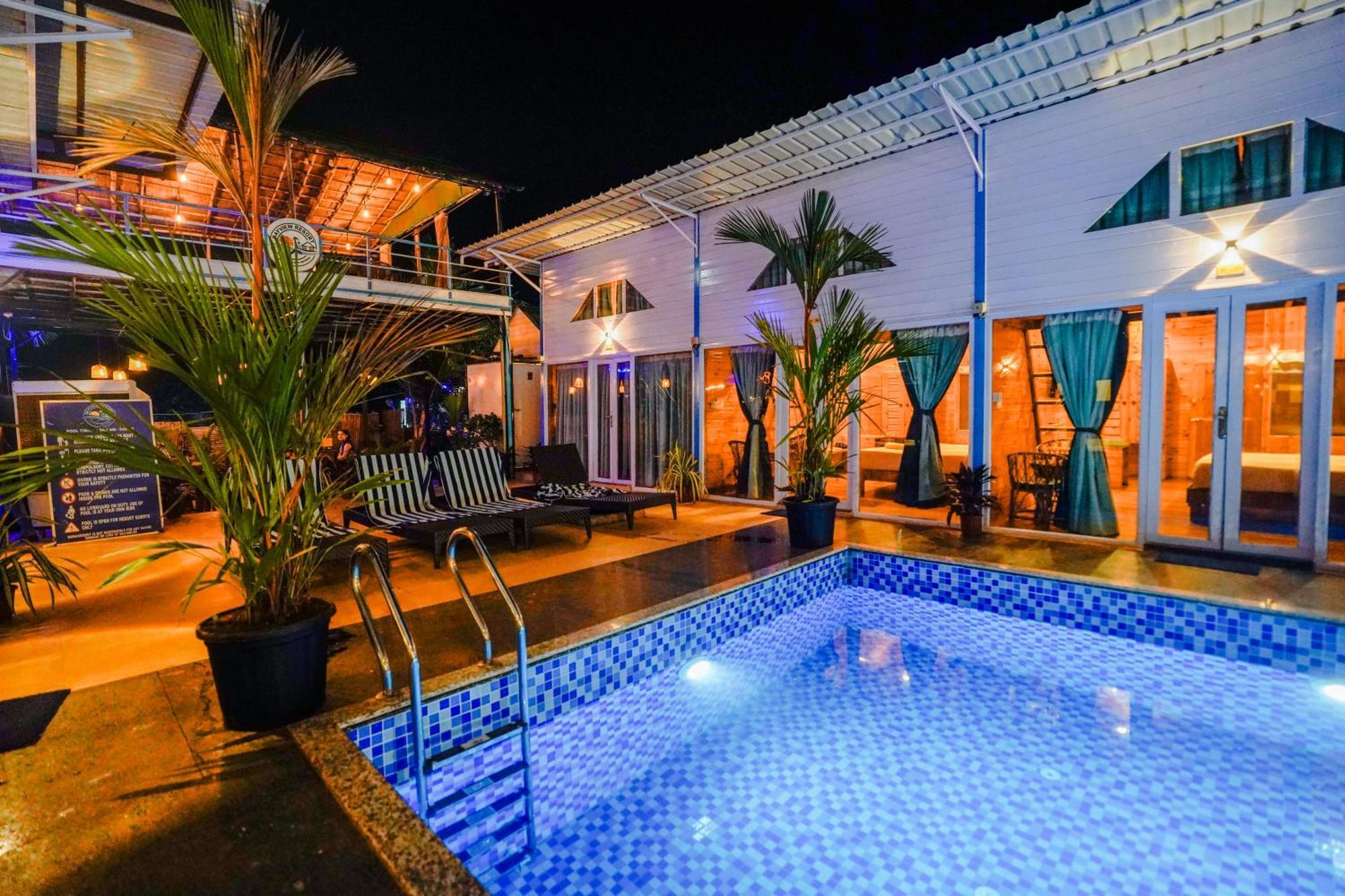 Bayview Pool * Anjuna