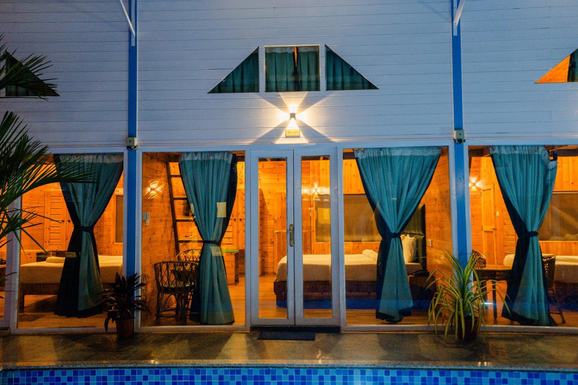 Bayview Pool *